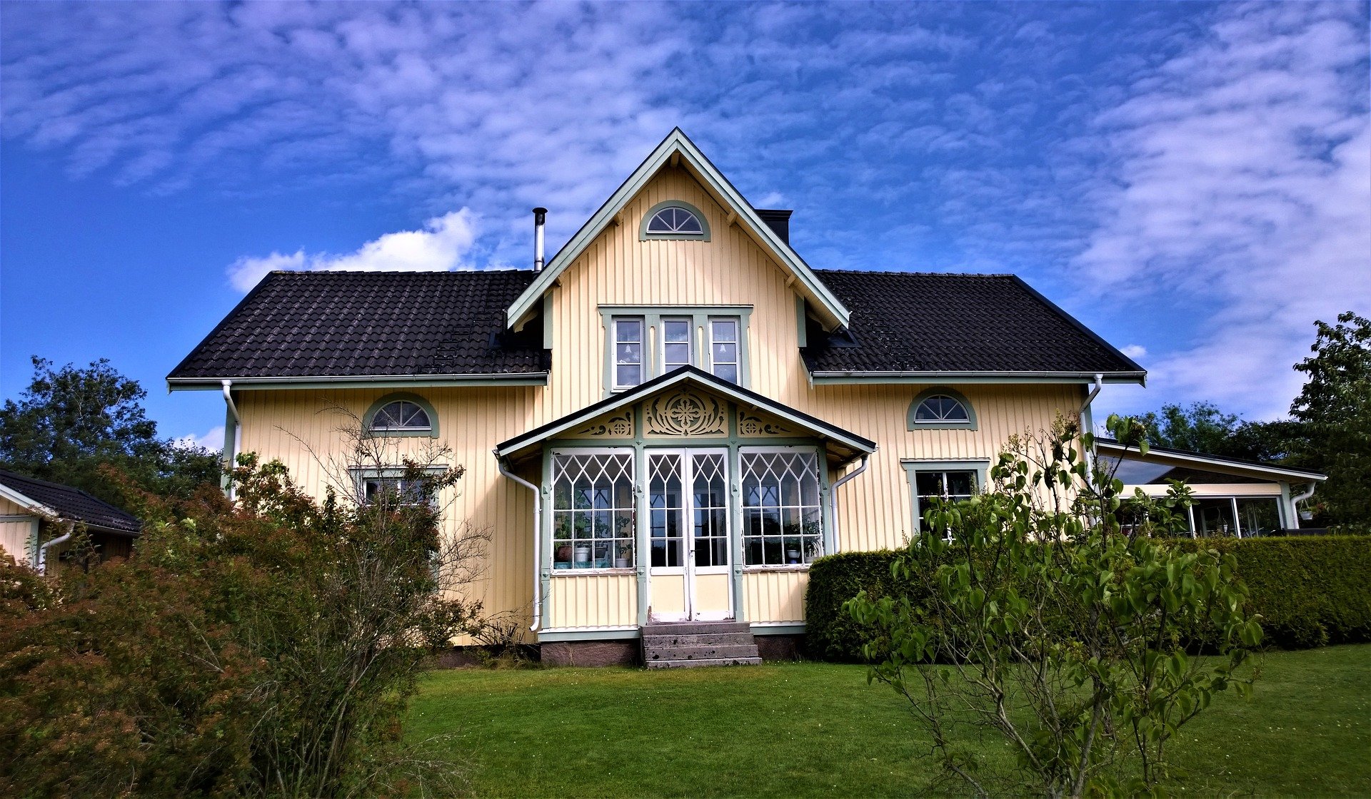 Decide the color to paint your exterior